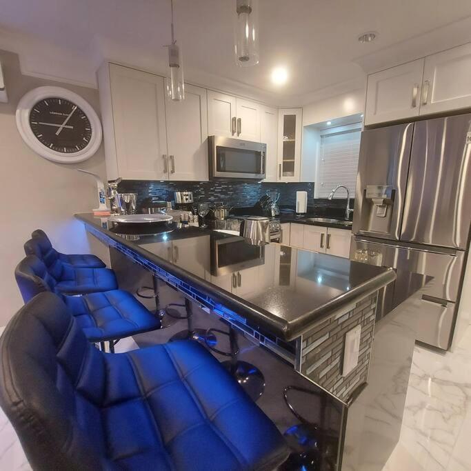 Апартаменты Beautiful Bright 3 Bed Townhouse Ванкувер Экстерьер фото