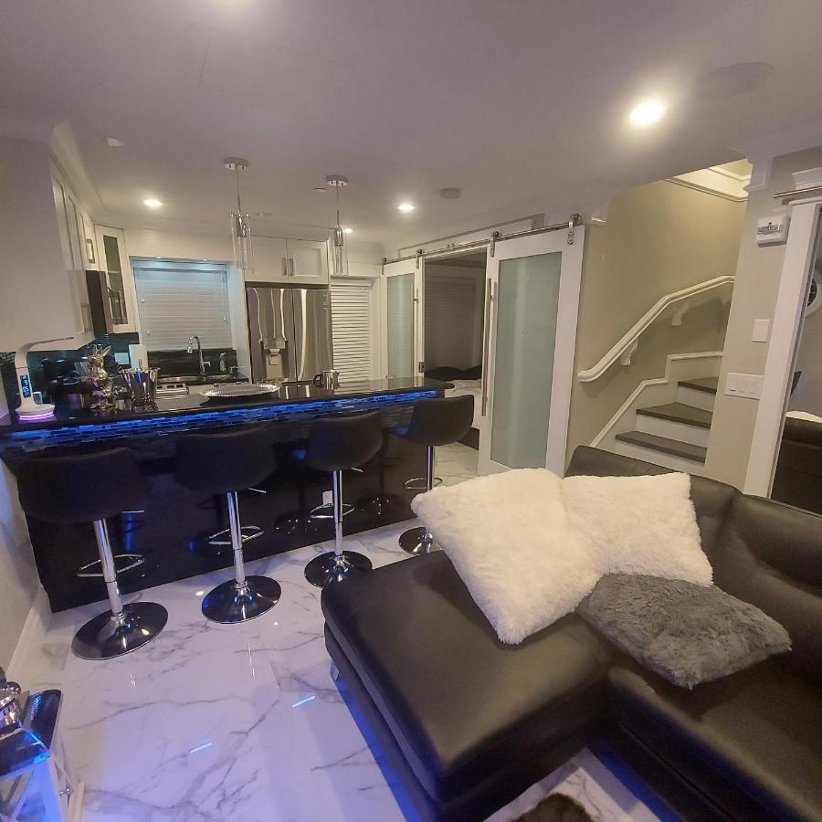 Апартаменты Beautiful Bright 3 Bed Townhouse Ванкувер Экстерьер фото